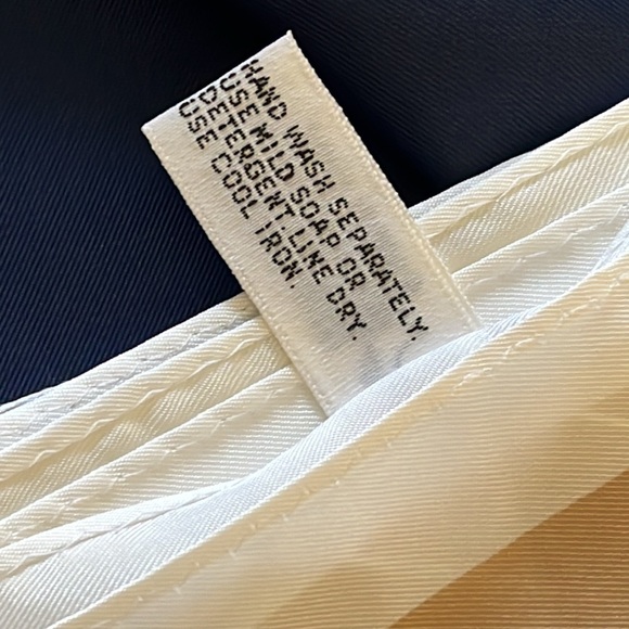 Vintage Elizabeth Arden (2) Scarves 60โX 11โ - Picture 6 of 11